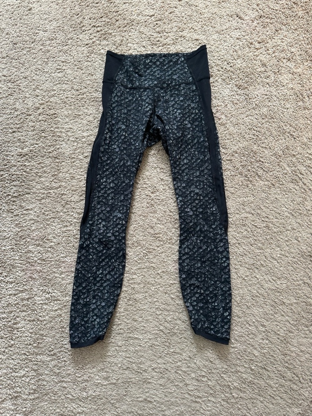 Lululemon Featherlight Tight 7/8 Leggings Black/Grey Women’s Size 6